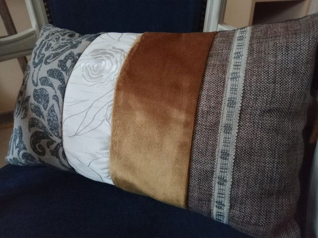 Housse de coussin long fait main harmonie jaune or et gris/beige 50X30