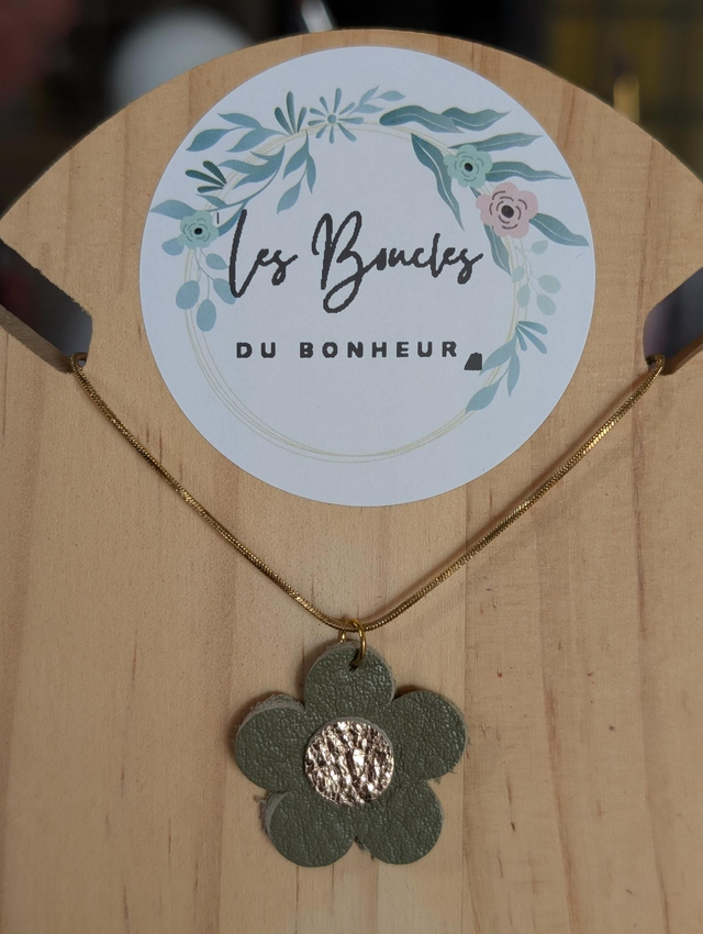Collier 13 kaki