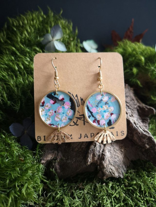 Boucles d'oreilles - crochets - papier washi - fleurs de prunier - éventail - laiton - La&Titia