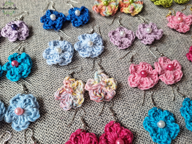 Ohrringe Blumen gehäkelt, Hängeohrringe, Ohrhänger mit Perlen, cute, handmade Unikate - Wunschanfertigung