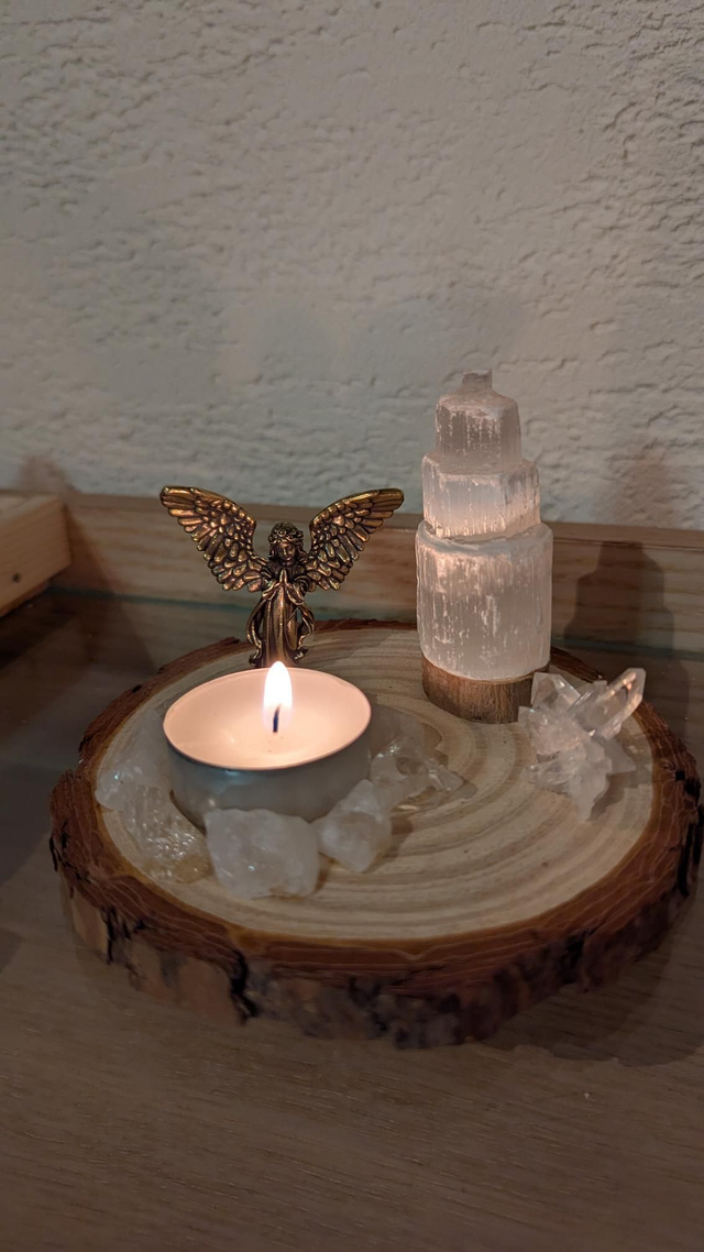 Ange avec Sélénite, Amas de Quartz et bougeoir Quartz 