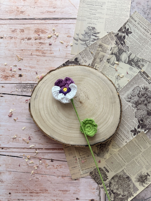 Pensée et sa feuille (personnalisable pour créer votre bouquet)