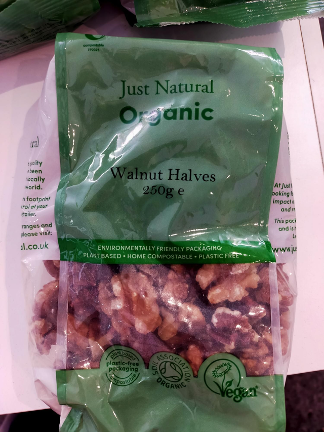 Just Organic Walnuts 250g jn107