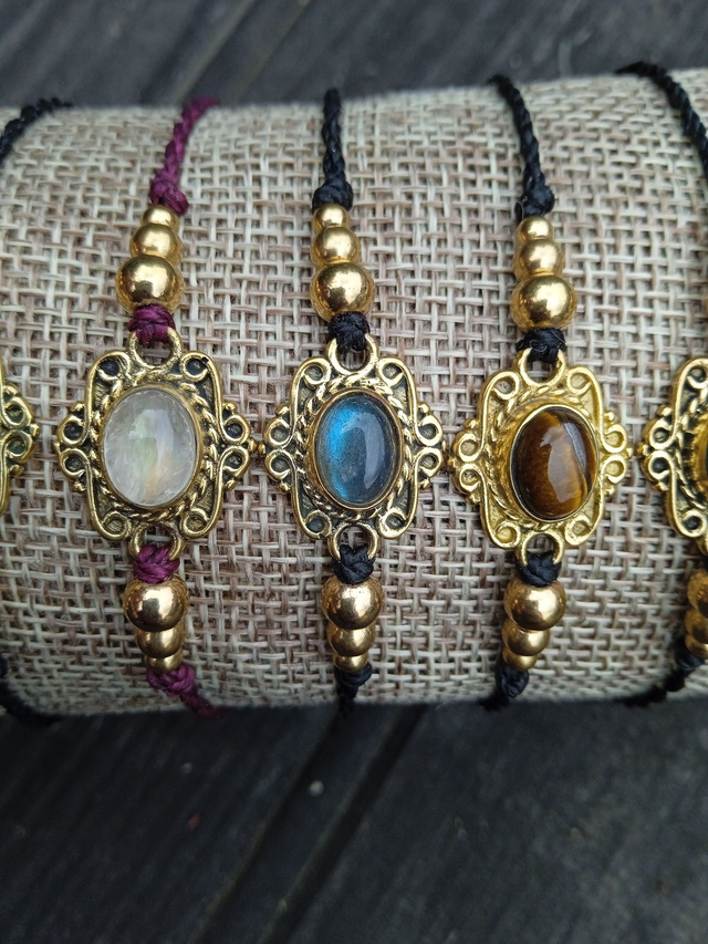 Bracelet avec sa pierre fine sur laiton