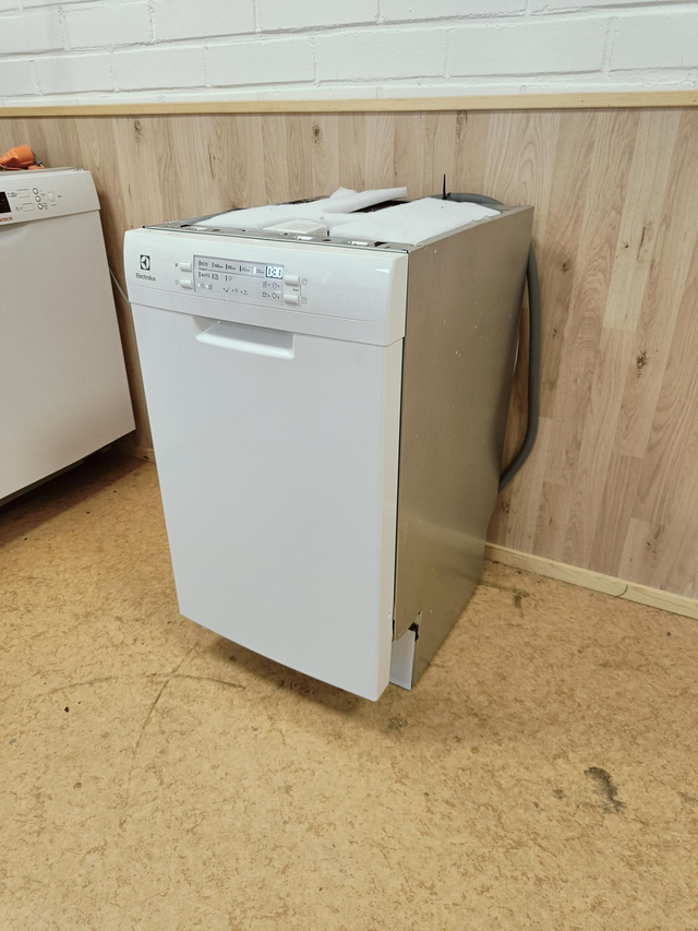 3 tasoinen uusi Electrolux 45cm tiskikone