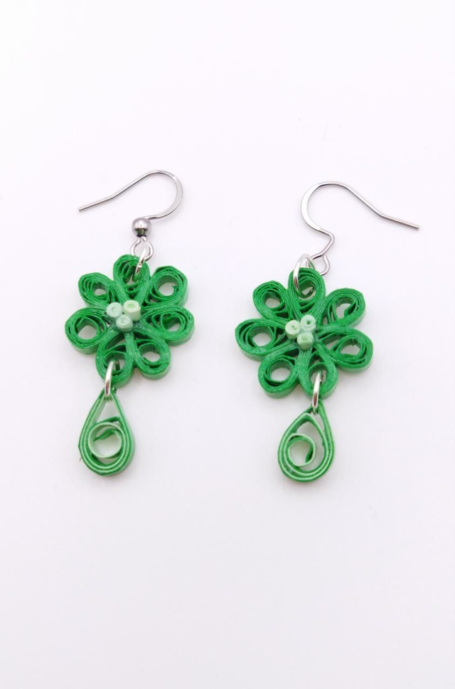 Fleur verte et sa petite feuille 