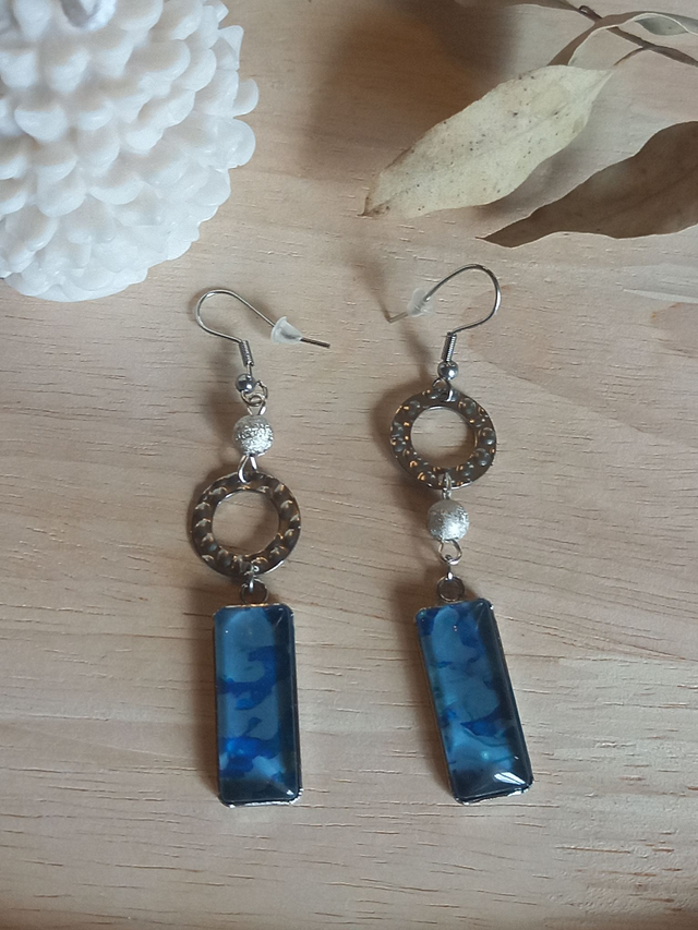Boucles d&#039;oreilles asymétriques - cabochon rectangle effets-bleu / cercle effets / perle irisée-gris/ argenté 