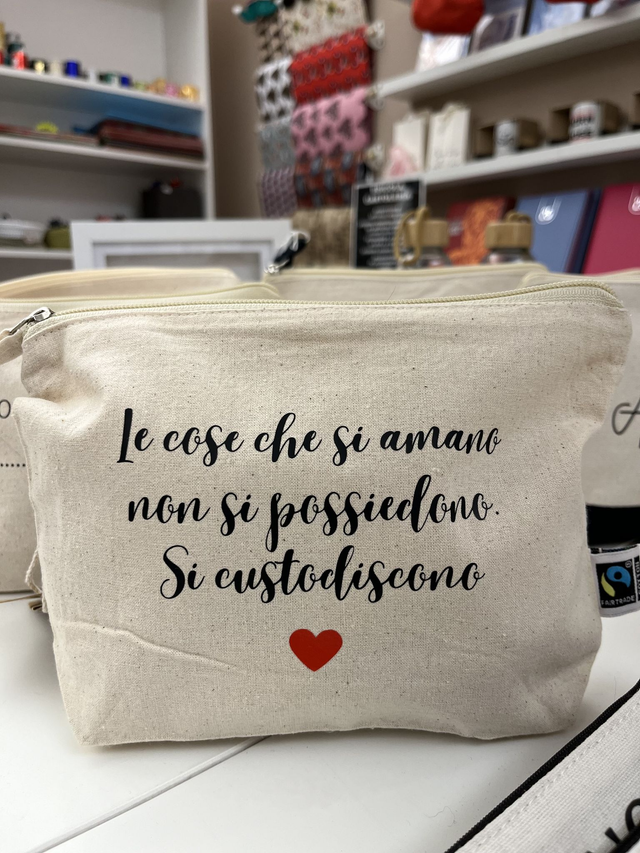 Pochette "Le cose che si amano non si possiedono si custodiscono"