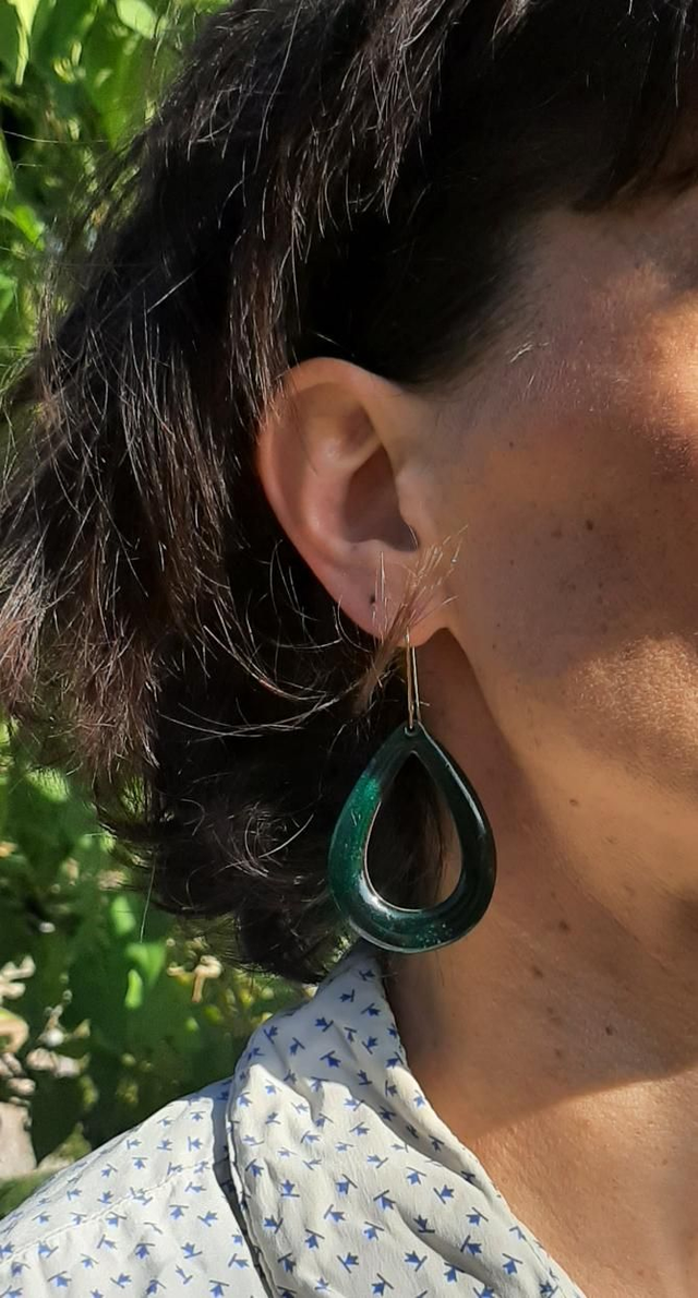 Boucles Gouttes ajourées vertes foncées transparentes 