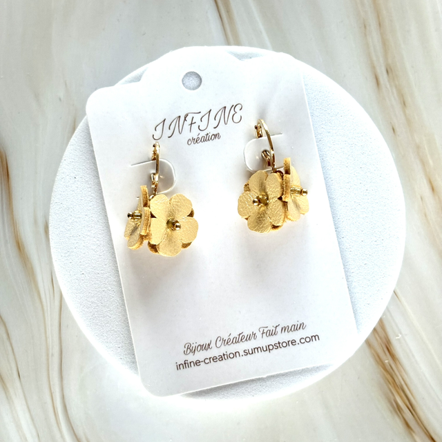 Boucles d’oreilles « Petite floraison nacrée »