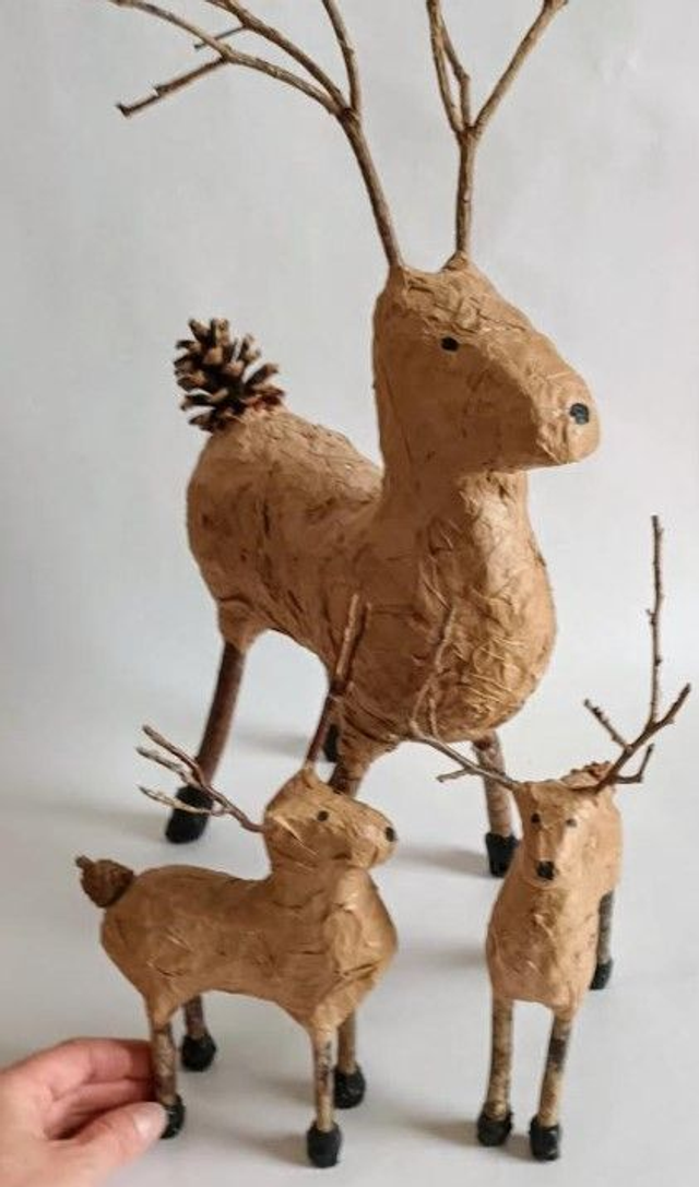 FAMILLE DE RENNE DU PERE NOEL, en papier mâché et bois, fait main, décoration unique de Noël