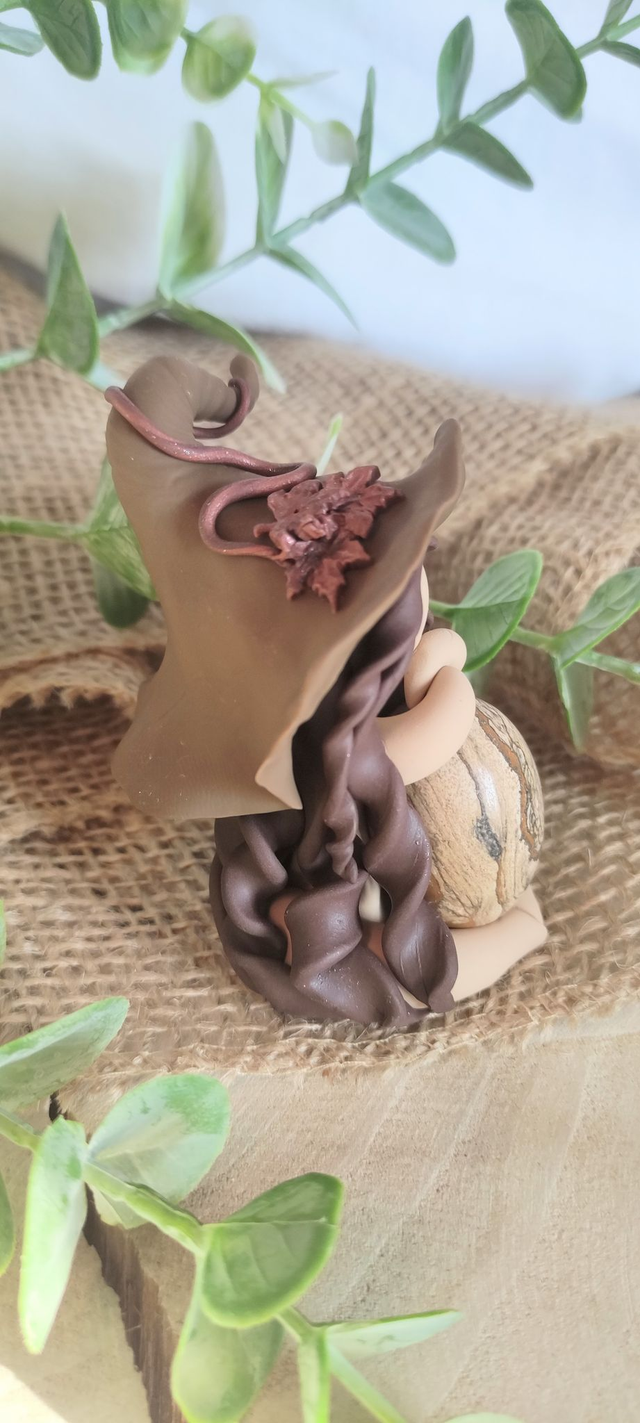 🍂 Gardienne des Racines Anciennes – Jaspe Paysage & Chapeau de Sorcière des Bois 🌾