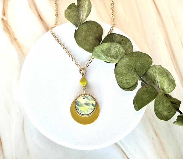 Collier INDISPENSABLE Doré à l’Or Cuir Lime Rainbow