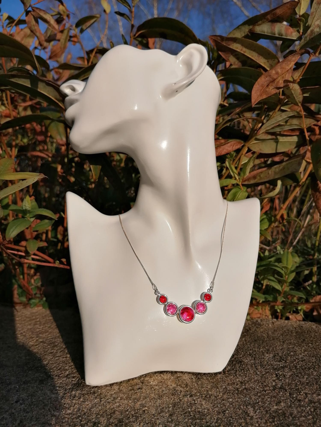 Collier aux 5 perles d'émail roses 