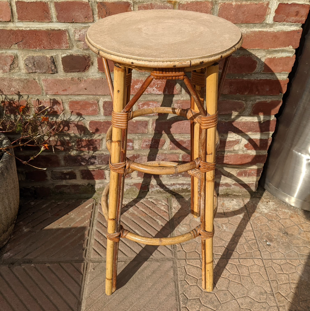 Tabouret haut en rotin