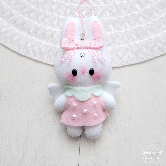 Peluche en feutrine fait-main - Lapin à robe fraise
