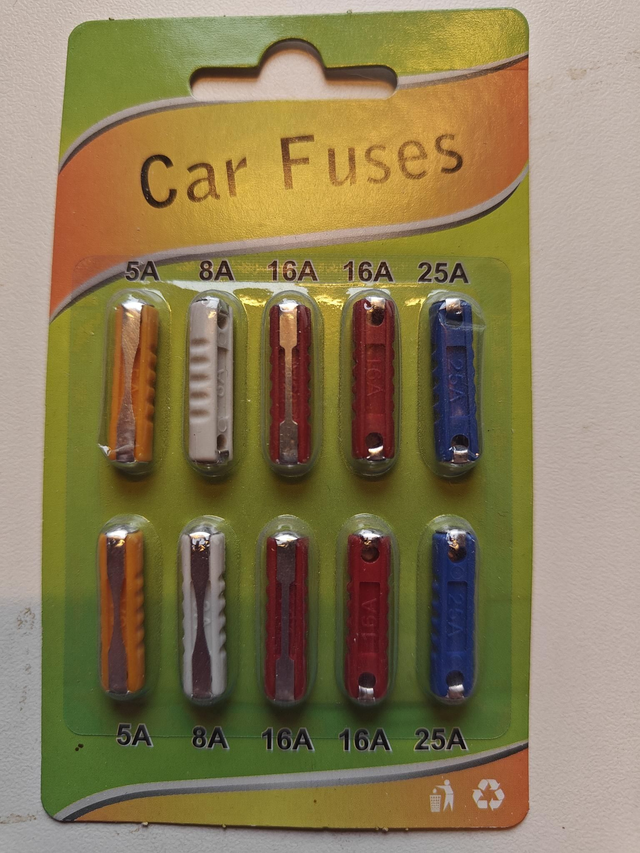 Auton sylinteri sulakkeet 10kpl