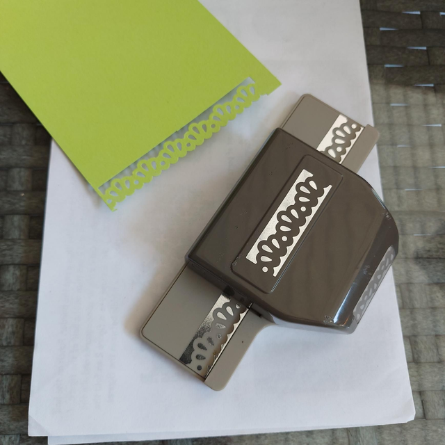 Decorative Ribbon Border Punch