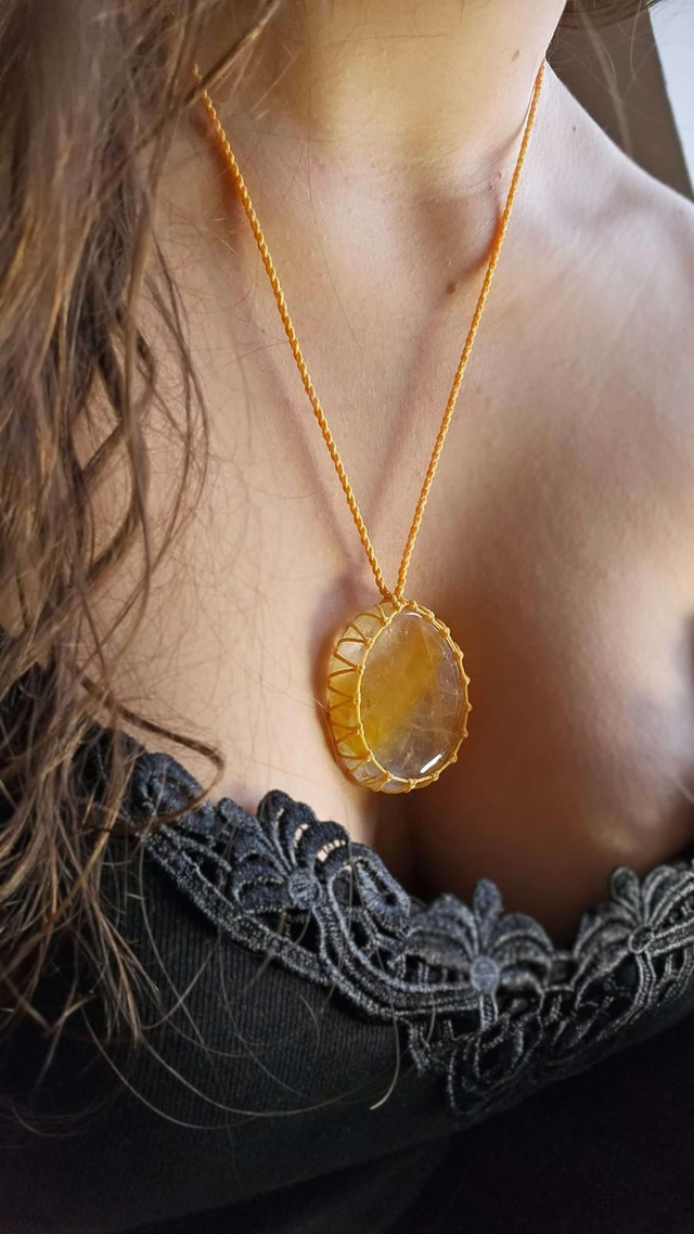 Collier macramé "rayon de soleil" - Quartz hematoïde jaune