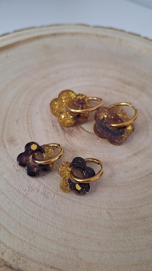 Duo boucles d'oreilles Mère Fille fleurs paillettes dorées/encre à alcool violette