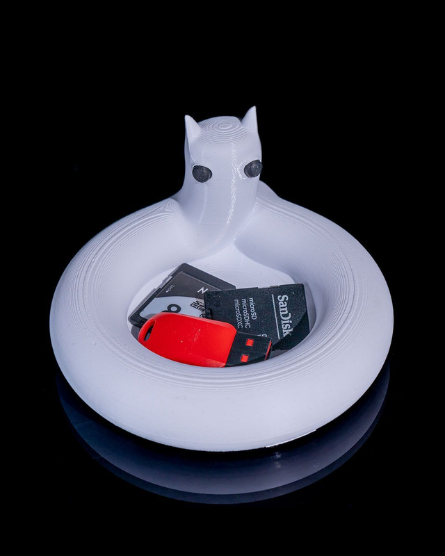 Petit bol de bureau chat fantôme