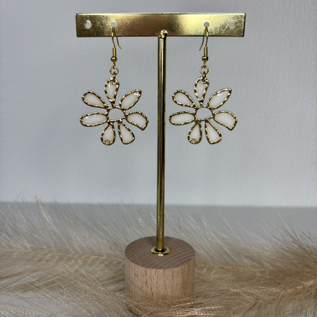 Boucles d’oreilles fleurs blanches