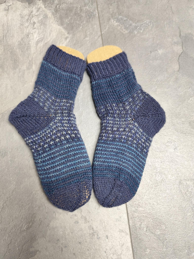 Handgestrickte Socken Größe 28/29