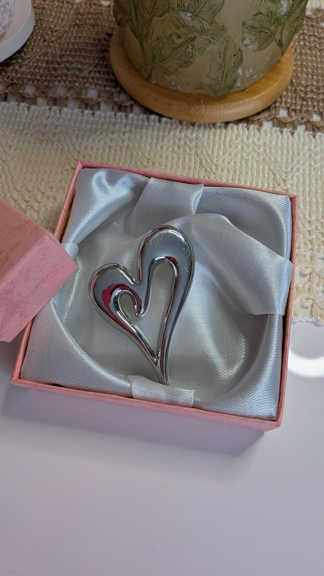 Heart brooch 
