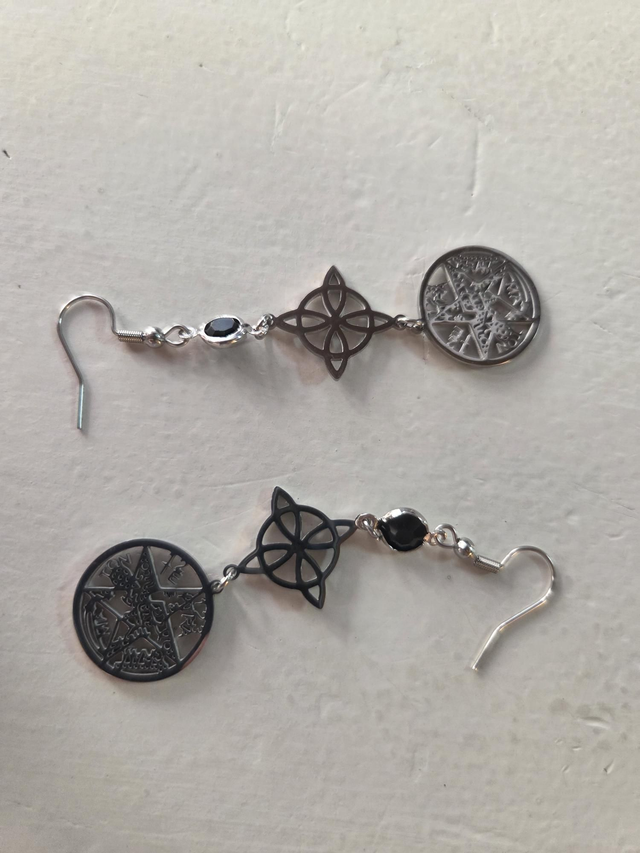 Pendientes acero nudo y tetragramaton 