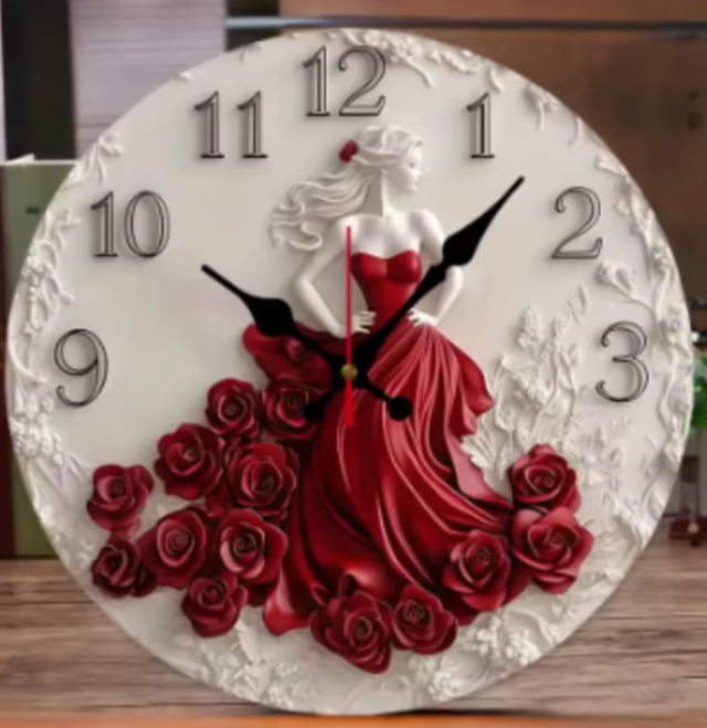 Ronde wandklok van hout Vrouw in rode jurk (25cm)