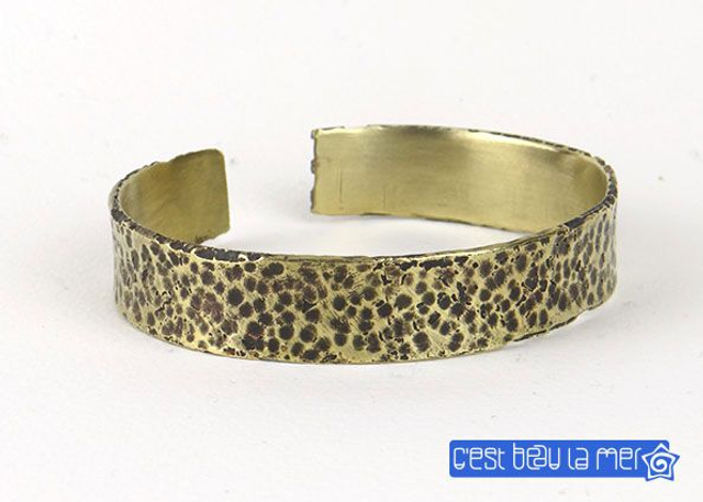 Bracelet laiton gravé patiné
