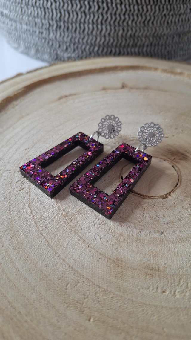 Boucles d&#039;oreilles rectangles noir et paillettes roses