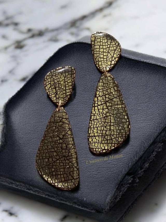 Boucle d&#039;oreille ajourées 