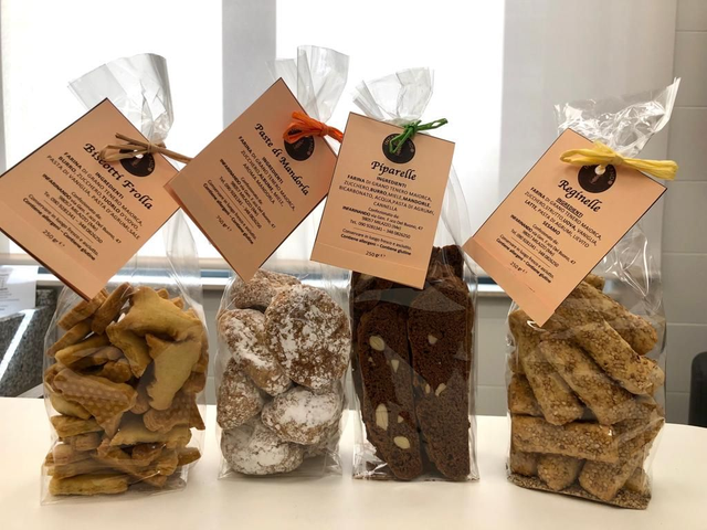 Box Biscotti -  N.1 Paste di Mandorla da 250gr - N.1 Biscotti Frolla da 250 gr. - N.1 Piparelle da 250gr. - N.1 Reginelle da 250gr.