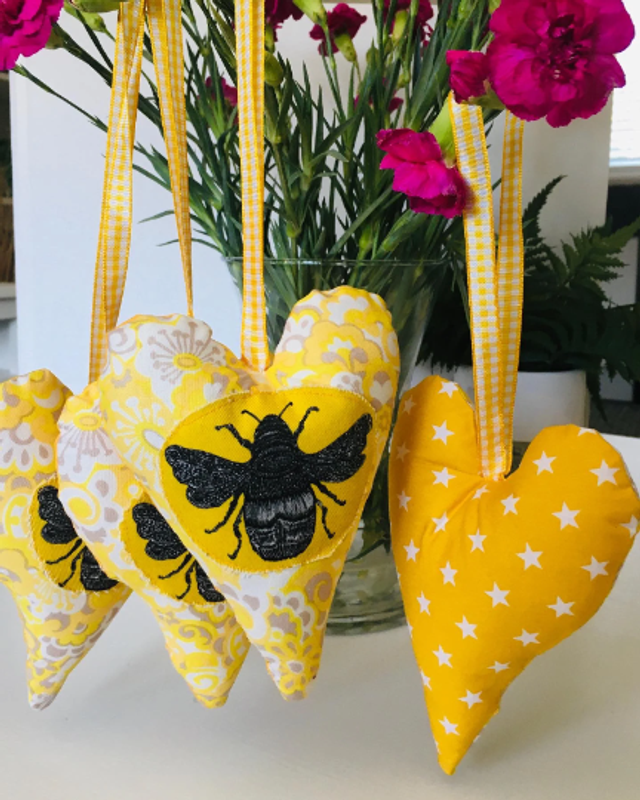Bee Hanging  Heart 