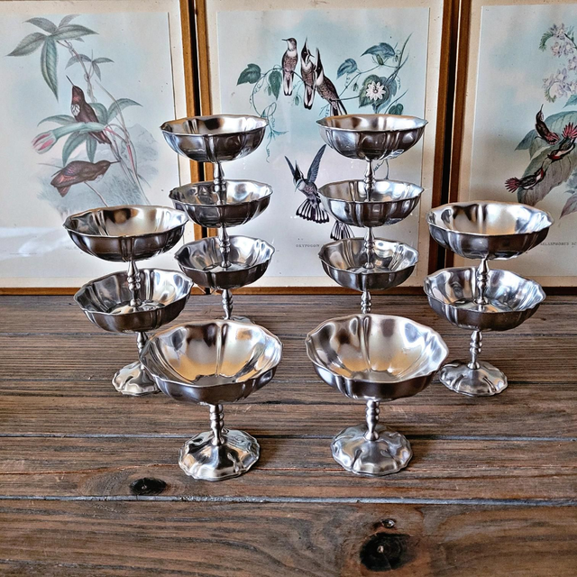 X Coupelles / coupes à glaces vintage en inox, forme de fleur