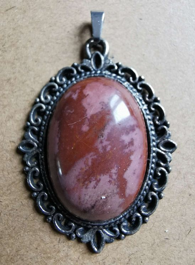 Pendentif type camée Jaspe rouge