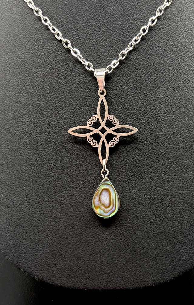 Collier Elya – Nœud de Sorcière & Ormeau
