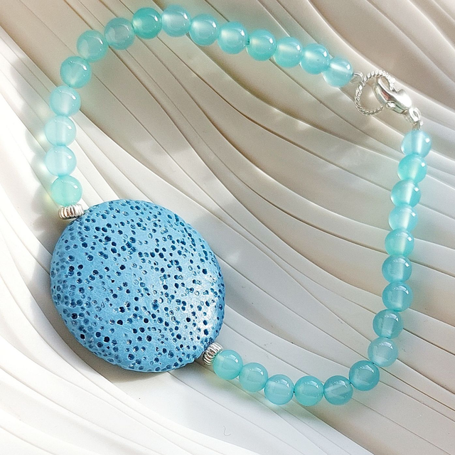 Lava (blue), round dyed blue agate and sterling silver beaded bracelet