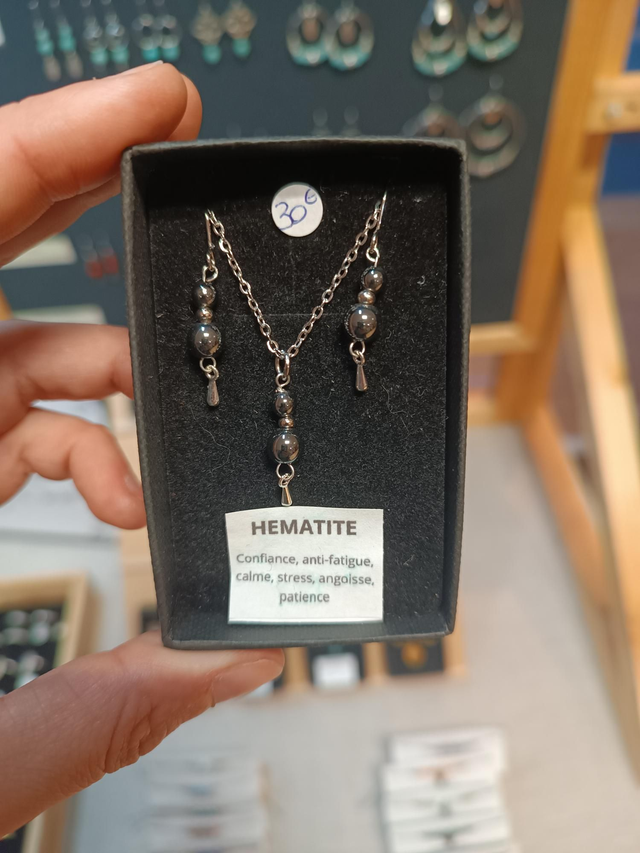 Coffret cadeau : boucles et colliers