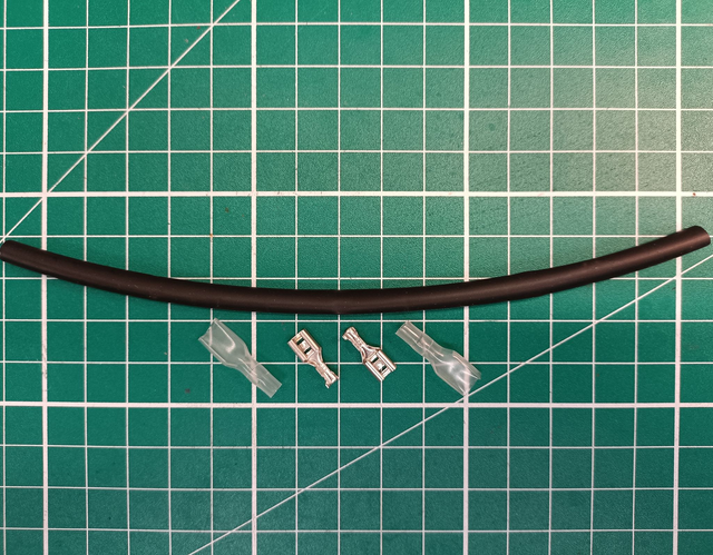 Remoska element fitting kit containing; spade/ tag plug connectors with sleeve and cable heat shrink
