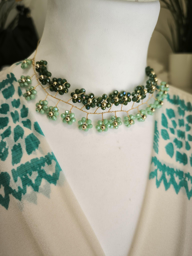 Collana fiorellini verde