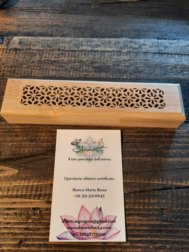 Porta incenso piccolo in legno intarsiato