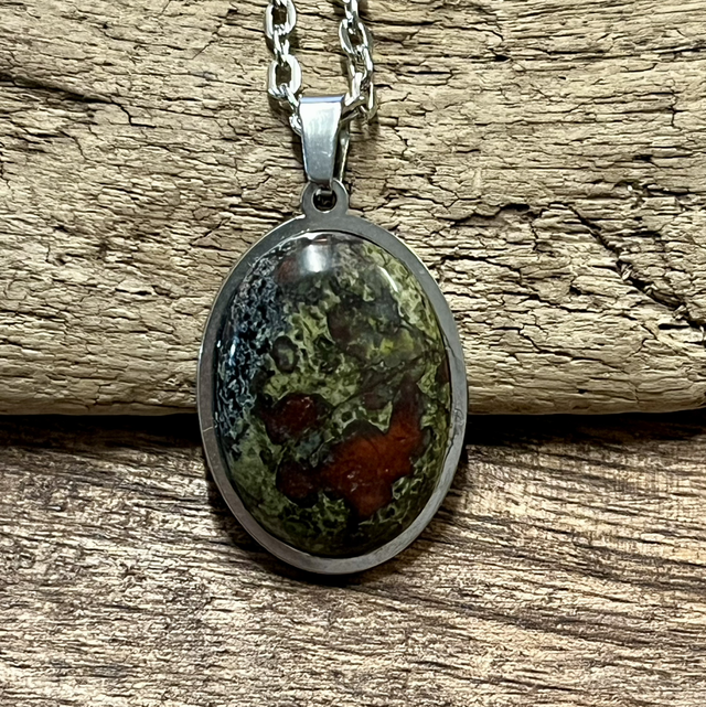 Lohikäärmekivi soikea riipus 