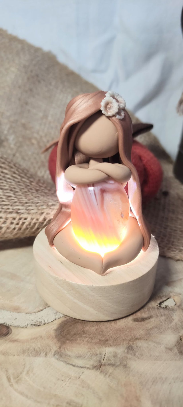 🌅 Gardienne de l’Aube Rayonnante – Agate Orange &amp; Fleur de Lumière 🌼