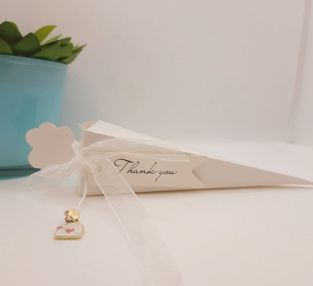 50 pieces Pre-filled wedding favours. Personalised.Free charms