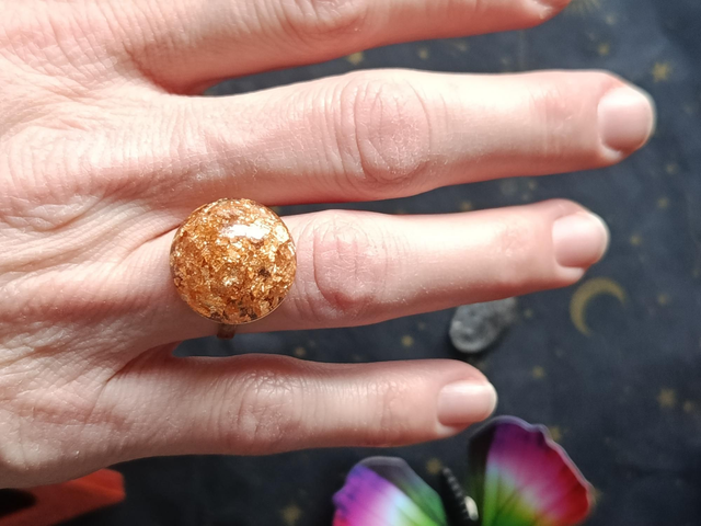 Bague en résine "Joyau Solaire"