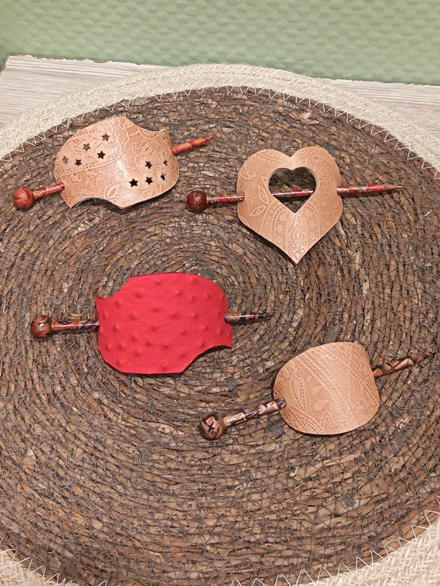 Barrettes à chignon cuir avec pic bois