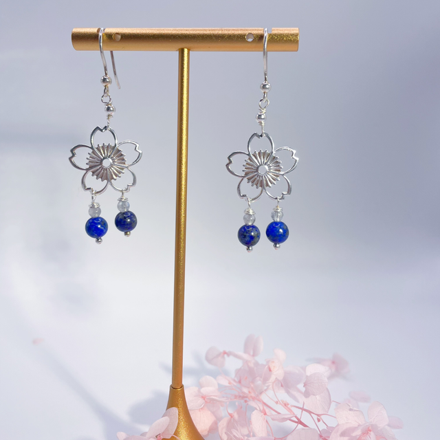 Boucles d’oreilles fleurs de cerisier et Lapis lazuli 