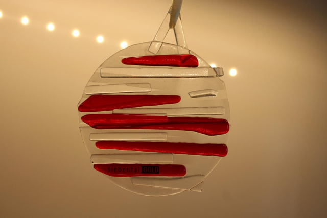 o8 "Kugel" mit roten Aspekten o/7 cm Querstreifenoptik . dw 9 01 2020 01